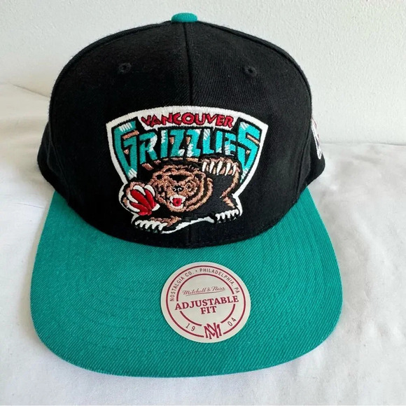 Vintage Vancouver Grizzlies NBA Basketball Logo 7 Adjustable Black/ Blue Hat Cap - Picture 2 of 12